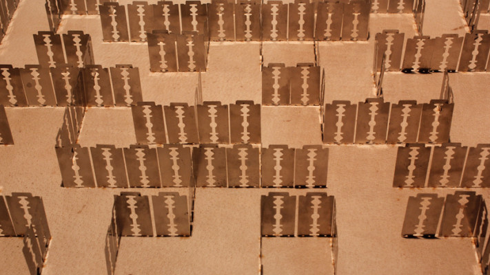 35b-OEI-Laberinto-de-Hojas-de-Afeitar-Ronald-Moran