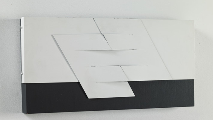 7-Relieve-Negro-y-Blanco-No-2-Metal-pintado-y-madera-25-x-40-x-8-cm-1978